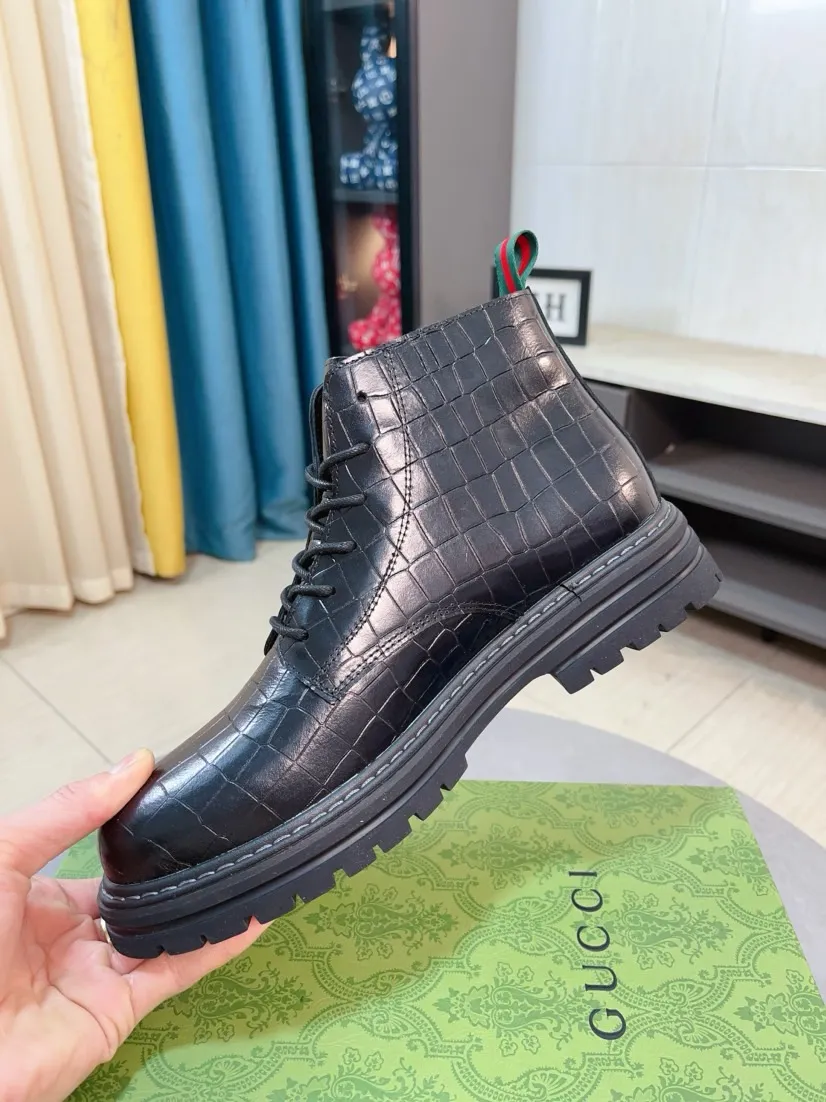 Men's shoes 💰540🌸🌸 (GUCCI) [cow lining plus velvet optional] [can be made without standard] New product Martin boots imported from Canada with full top layer high mercerized frosted fabric, punched using 3D digital technology, high-end and classy, ​​versatile to wear, full of three-dimensionality, close pictures will make you obsessed with the leather. You can't extricate yourself ~ the best on the market.          Fabric: Cowhide/Embossed Lining: Cowhide.          Please make a note when placing an order, sizes: 38-44 (37, 45, 46 can be customized and cannot be returned or exchanged) 5 colors available; black, gray, khaki, coffee, and earthy yellow